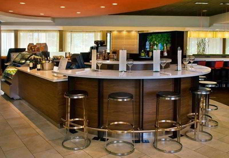 Courtyard Newark Liberty International Airport Hotel Kültér fotó